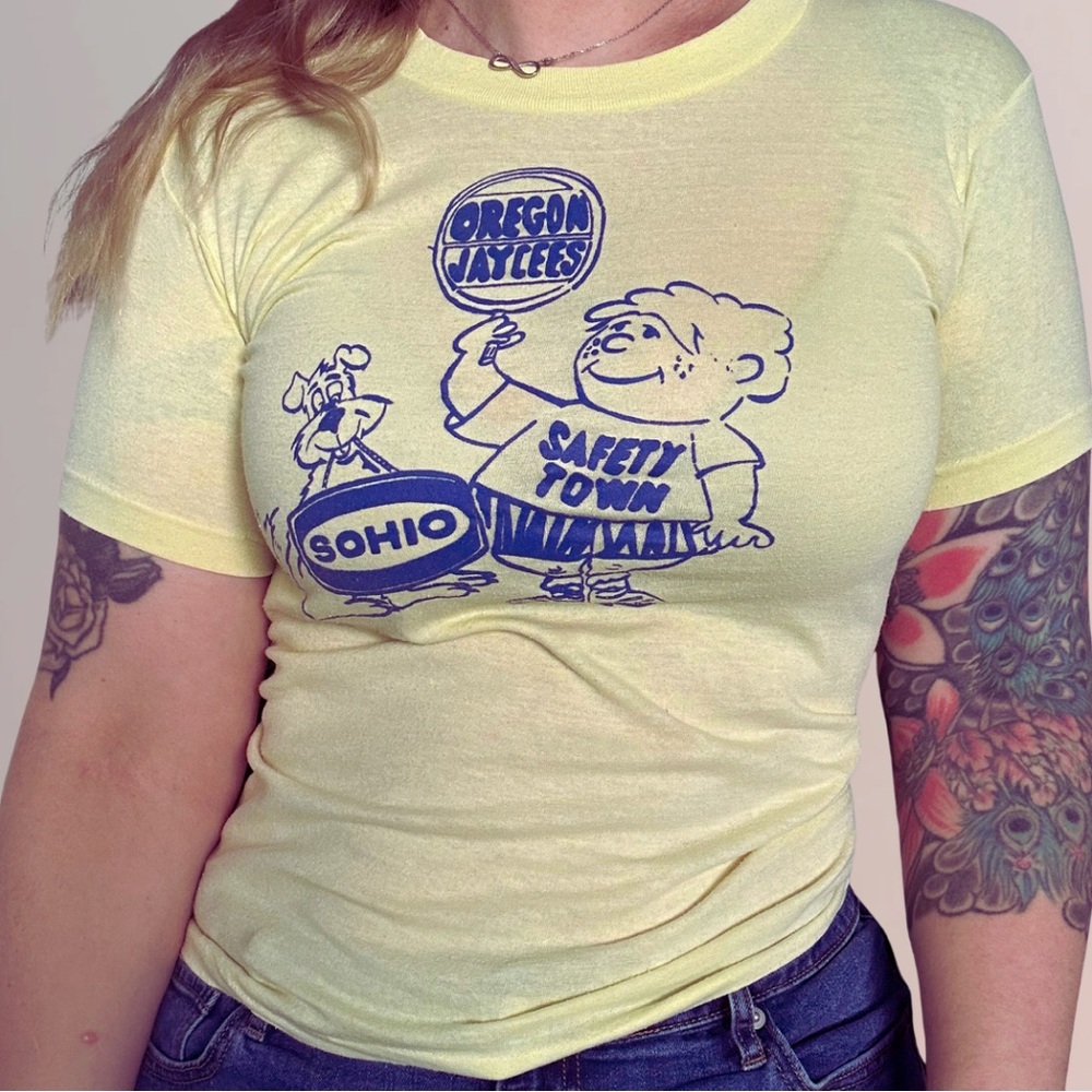 🔥SOLD🔥VINTAGE 70s Butter Yellow Single Stitch Graphic Tee - Picture 1 of 7